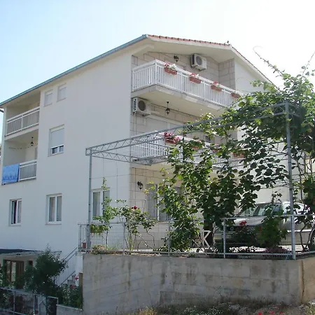 Mara Apartment *